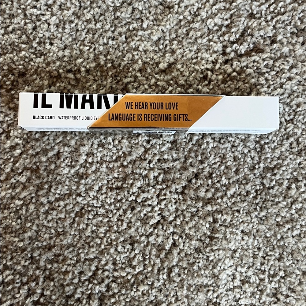 IL Makiage Waterproof black eyeliner